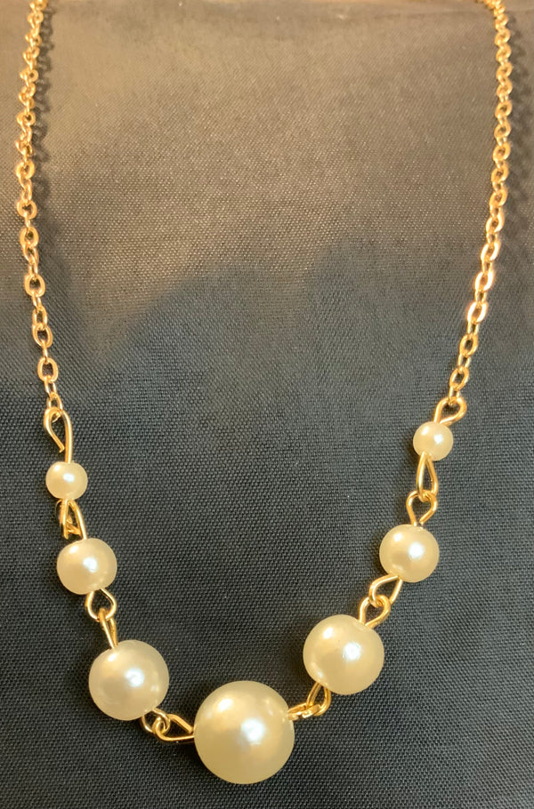 Pearl Necklace with Gold Chain